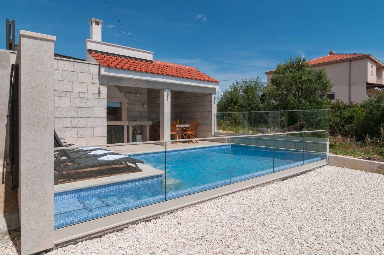 Beautiful Apartment With Private Pool Trogir Bagian luar foto