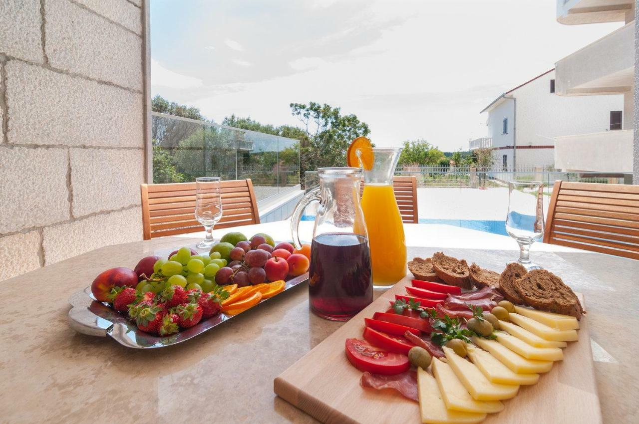 Beautiful Apartment With Private Pool Trogir Bagian luar foto