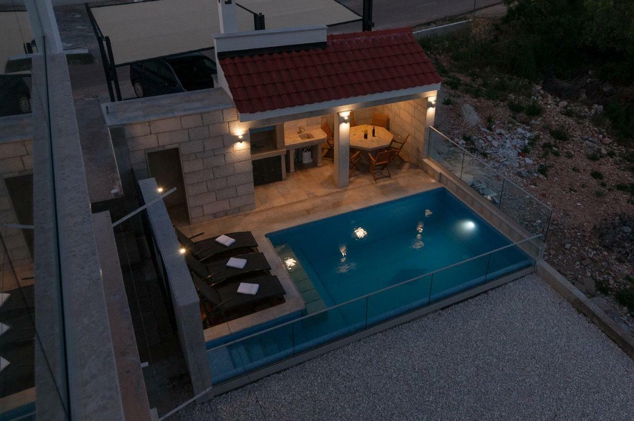 Beautiful Apartment With Private Pool Trogir Bagian luar foto