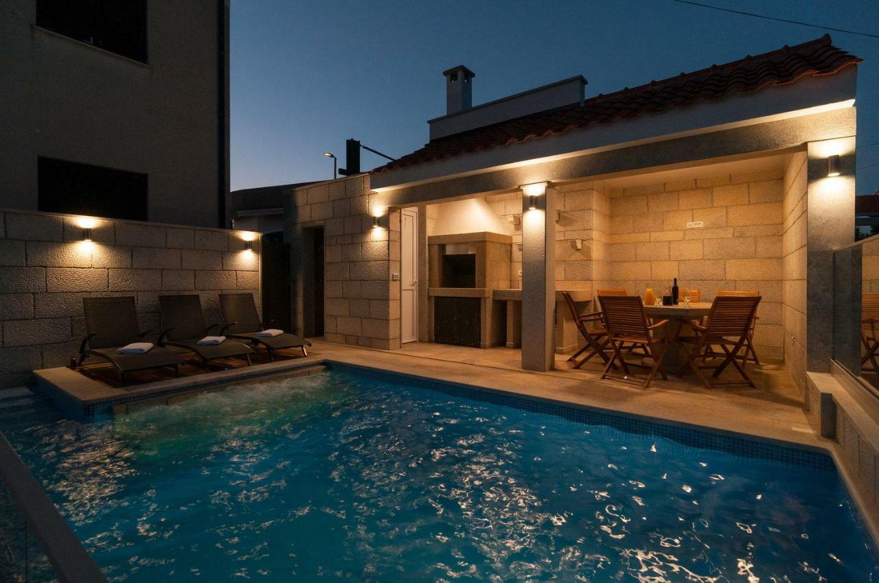 Beautiful Apartment With Private Pool Trogir Bagian luar foto
