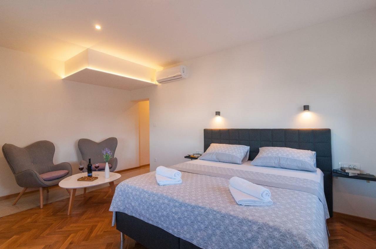 Beautiful Apartment With Private Pool Trogir Bagian luar foto