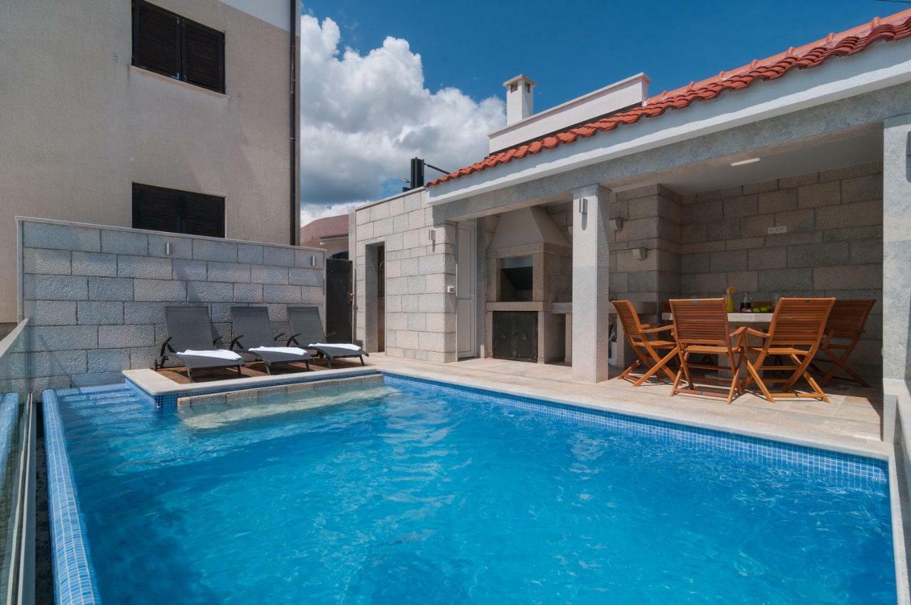 Beautiful Apartment With Private Pool Trogir Bagian luar foto