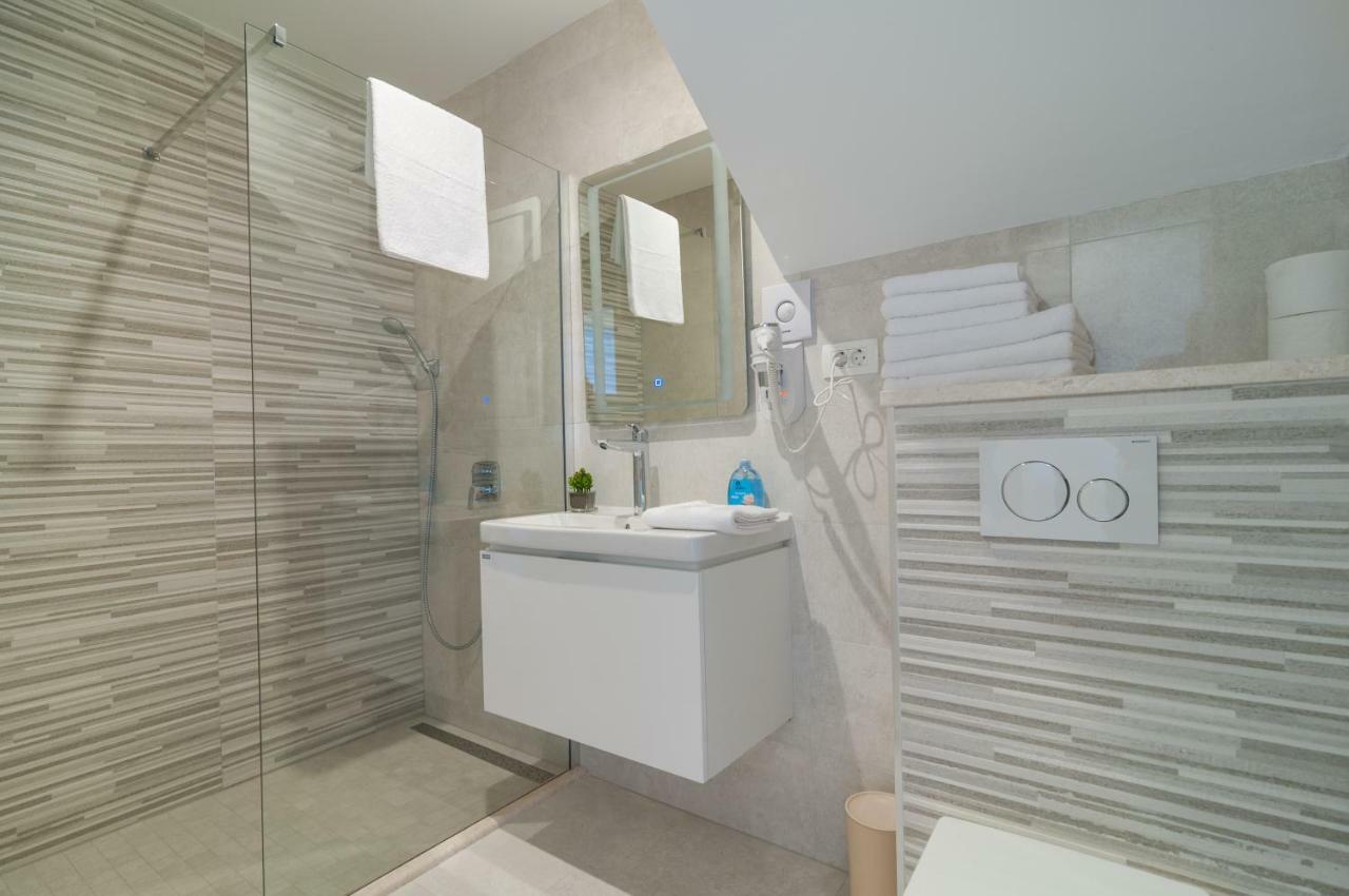 Beautiful Apartment With Private Pool Trogir Bagian luar foto