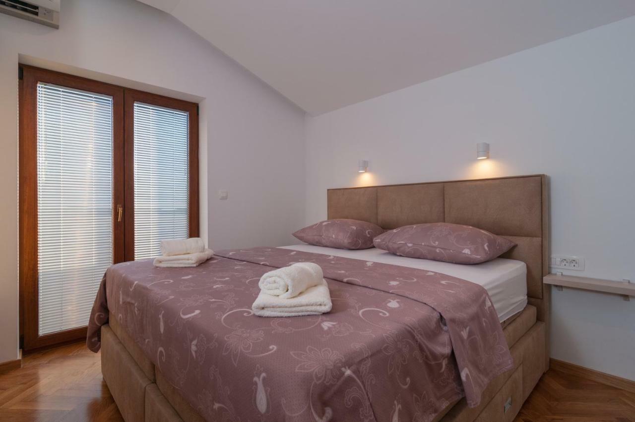 Beautiful Apartment With Private Pool Trogir Bagian luar foto